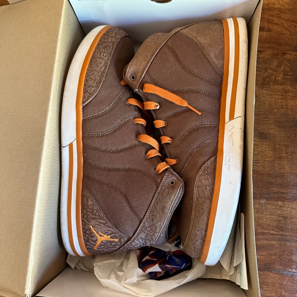 Jordan Men's Sneakers in Brown and Orange